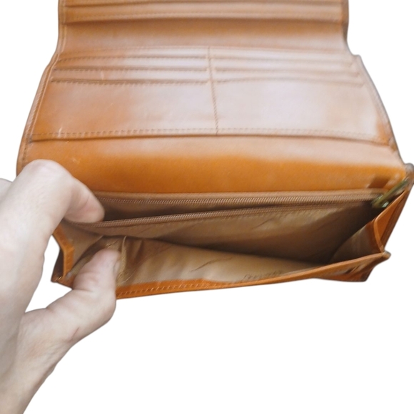 Safe Harbor Leather Tri-Fold Wallet Caramel Brown/Tan - Picture 8 of 11